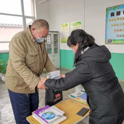 课本及时发放，线上教学加油——史回中心校朱家川小学本周（3.2-3.6）工作纪事