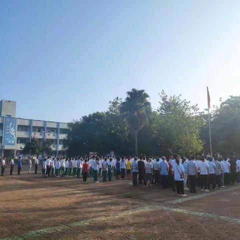 龙门镇开展“启航新征程•奋进新时代”升国旗主题活动