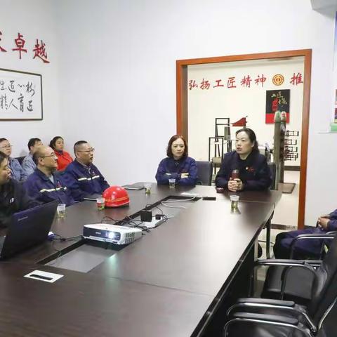 首钢工会兼职副主席、国家级焊接大师刘宏同志到水钢部分工匠场、职工创新 工作室调研