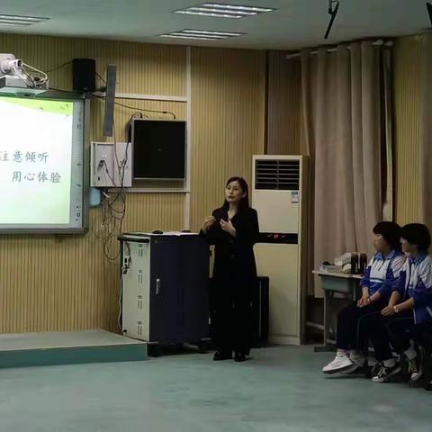 2021年5月20日晚上，教研室李晓辉老师为二中初三学生上考前心理减压课