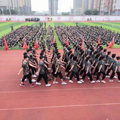 偃师一高2019级新生入学军训会操表演