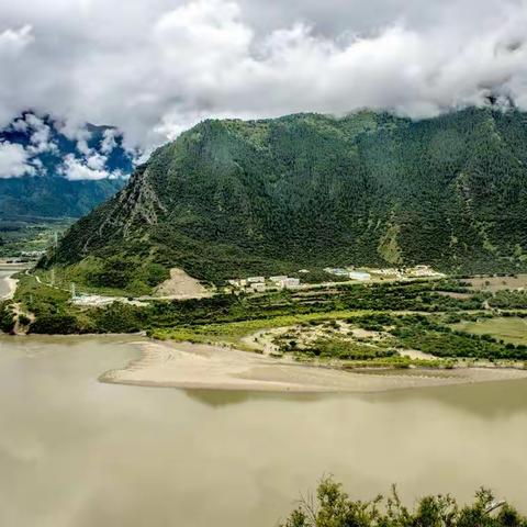 雅鲁藏布江大峡谷