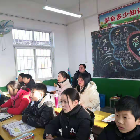 抓教研 促提升      —县教研室教学视导听课活动走进四棵树中小学