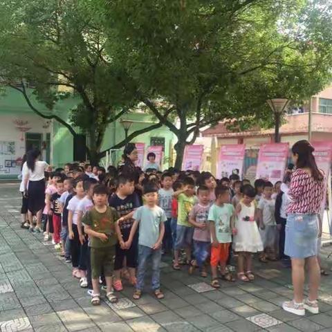 长乐镇中心幼儿园大班幼儿参观小学