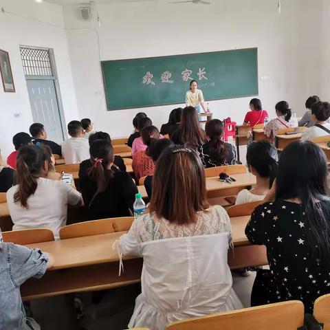 家校携手、辛勤耕耘、静待花开：七（10）班家长会