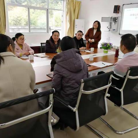 交流研讨共进步，送教下乡提师能