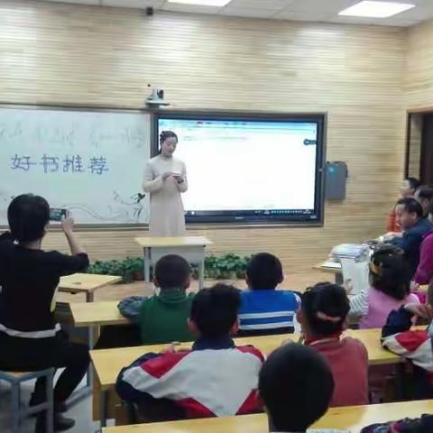 阅读点亮童年       好书伴我成长