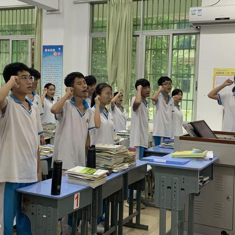 踏实走好每一步—初二（2）家长主题班会纪实