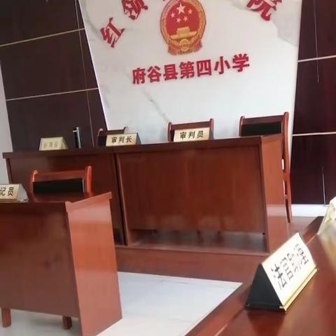 “阳光中学门前的阴影”——普法知识情景剧