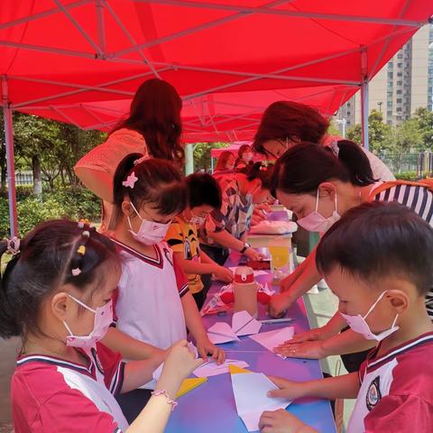 应急飞机冲云霄，安全知识要记牢