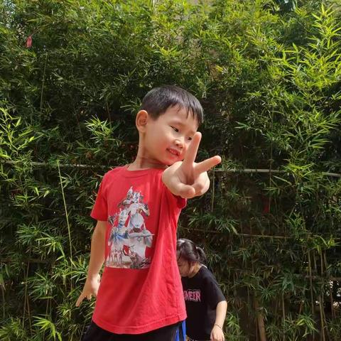 盛邦珑湖幼儿园大四班黄慧腾成长记录