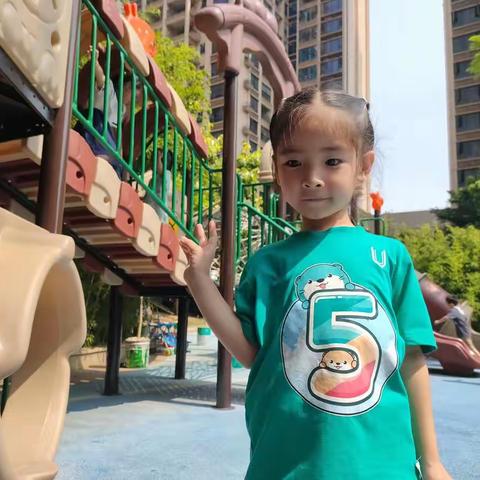 盛邦珑湖幼儿园大四班曹筱钰成长记录