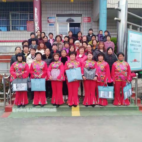 竹林镇顺河街社区庆“三八”节活动