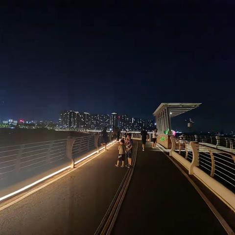 五里桥畔休闲慢道夜景欣赏