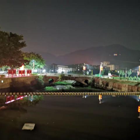 夜幕下的石龙溪，赞！