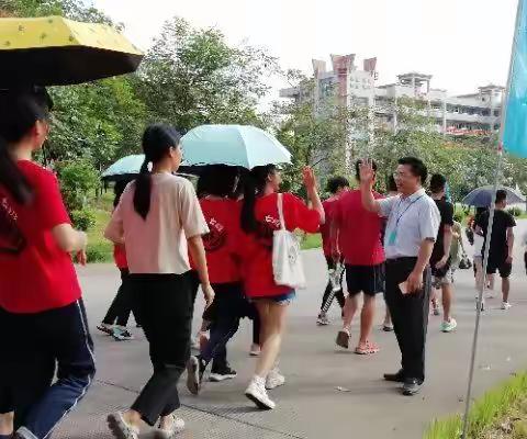 将文明留给母校，将感激留给老师；将关心留给同学，将信心留给自己。