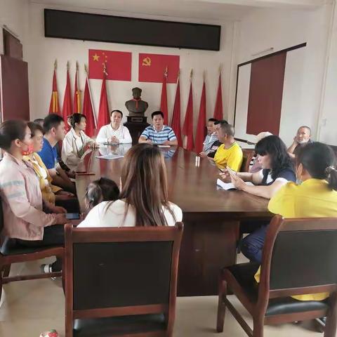 走进村居，跟进村居法律需求进行解答并进行法律风险释明