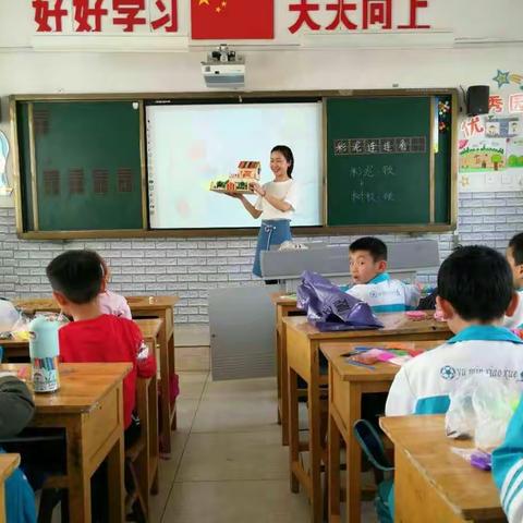 3月28日，美术组的“一师一优课”进行了听课活动。