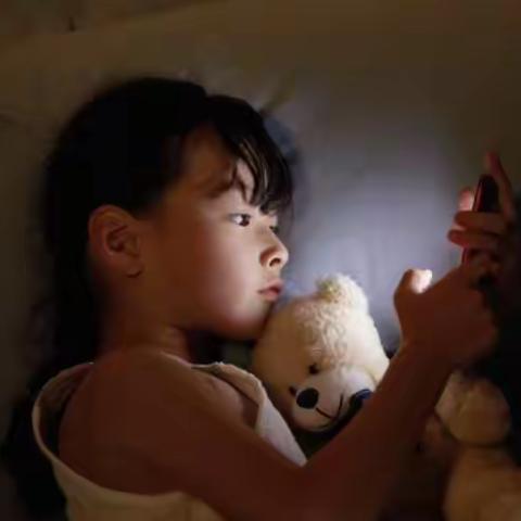 放假在家，避免孩子玩手机看电视上瘾，家长注意3个问题