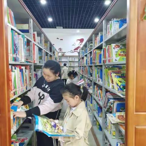 欢乐亲子共读  阅读陪伴成长 --城关街道九龙社区妇联组织开展家庭亲子阅读活动