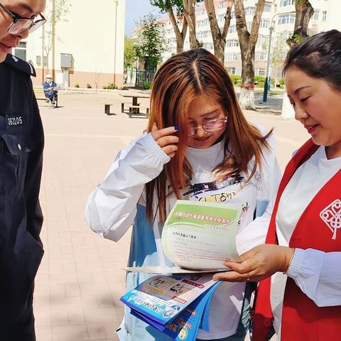 网格员、民警齐动员东湖二社区开展“反传销、防诈骗”宣传活动