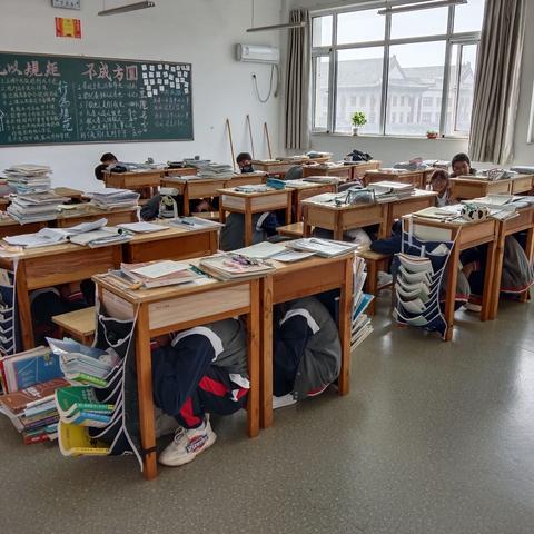 校园消防演练，筑牢安全防线，—夫子学校高中部防火、防震疏散演练活动