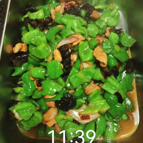 露泽北京办事处4/1菜品图片：热菜四道，主食三种，汤一种