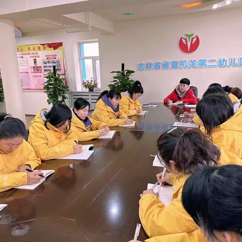 学法立行，弘扬爱国精神——省二幼儿园保育教师开展学习《中华人民共和国爱国主义教育法》活动