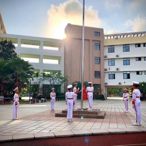 海口市港湾幼儿园幼小衔接活动——参观升旗仪式