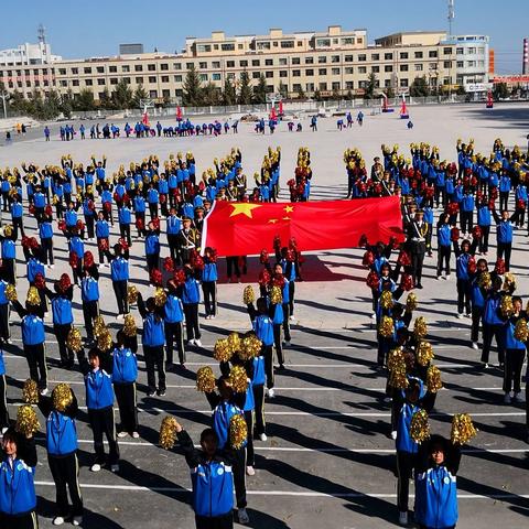 小小板报书写浓浓爱国之情，职教学子献礼祖国70华诞---民乐职教各团支部喜迎国庆优秀黑板报作品展