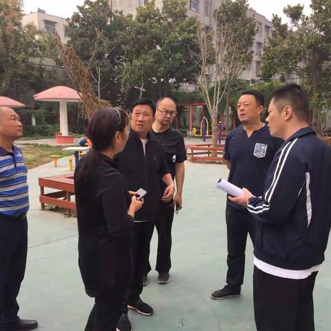 市住建局局长王宏伟带队到文峰街道办事处调研文峰新村小区改造提升工作