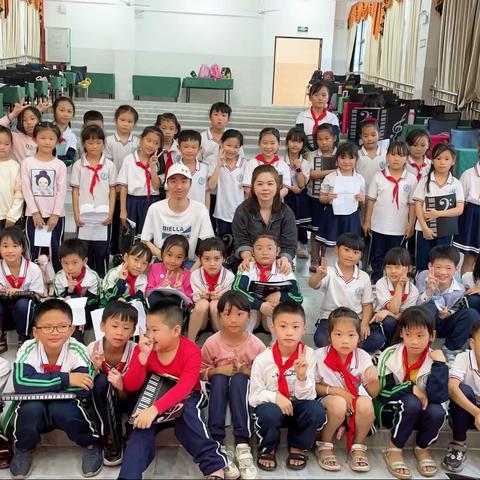 潭牛中心小学飞云合唱团3月11排练纪律
