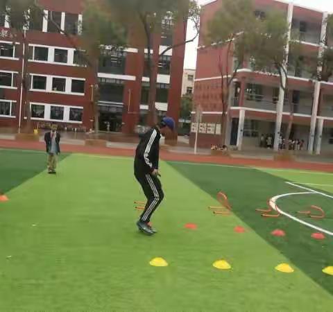 展体育课堂风采，共同教研促成长——记唐徕小学体育组教研活动第一期