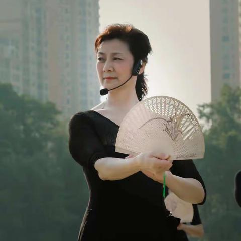 满园花儿娇，模特比花俏！