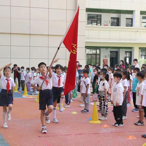 二七区兴华小学教育集团：这是最光荣的仪式，今天我们入队了