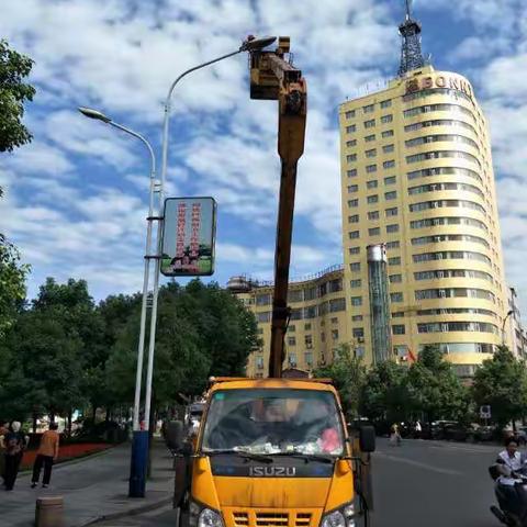 加强公园路灯维护力度，给市民创造良好休闲环境