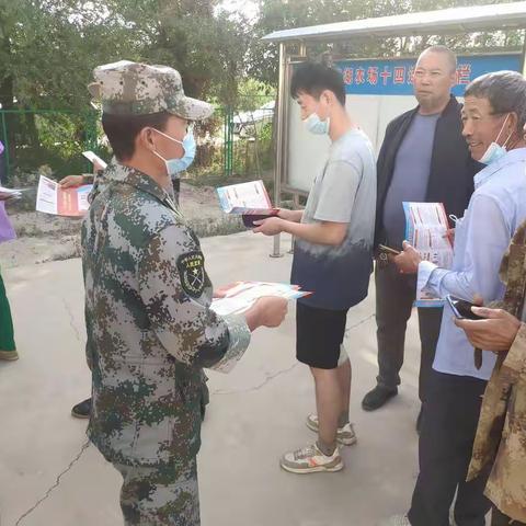 芳草湖农场十四连组织开展征兵入伍宣传活动