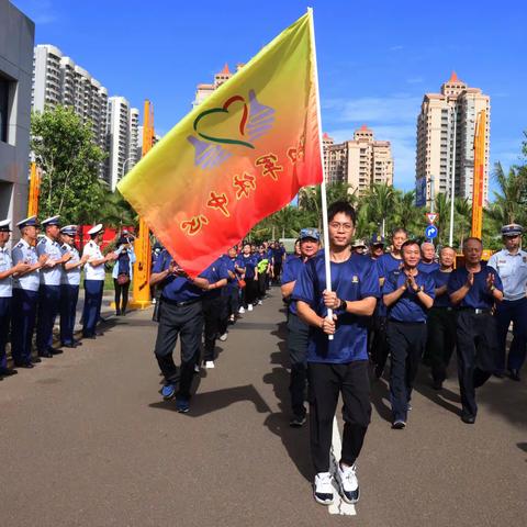 海口市军休中心开展庆“八一”重返军营 重温激情消防活动