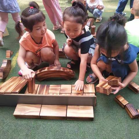 火青综幼儿园小二班☞《好玩的积木》
