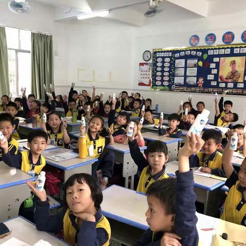 惠州市光彩小学健康教育— —分发卫生宣教品