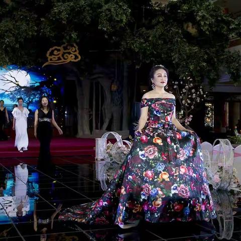 T台走秀，美感十足