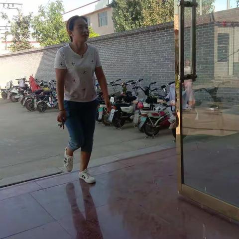 因为共同的爱，让我们相聚在一起！——记进欣幼儿园家长座谈会