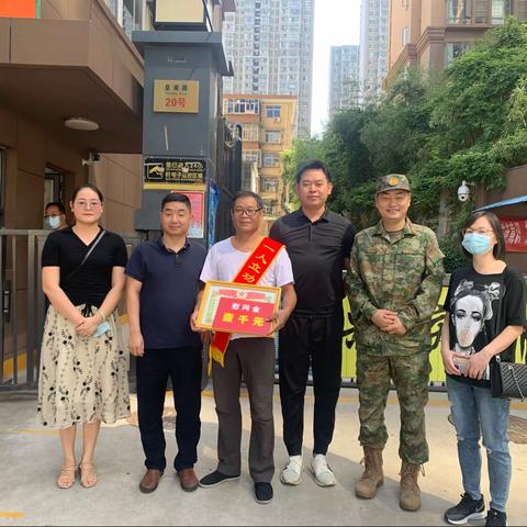 一人立功、全家光荣，太乙路街道兴庆南路社区走访慰问三等功现役军人家属