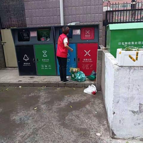 未央区谭家街百花家园小区开展垃圾分类宣传活动