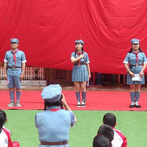 《党建雨露，爱心育苗》童话幼儿园国庆节