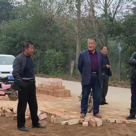 情系教育伸援手！爱心人士李树海与大高村为大高小学义务硬化路面