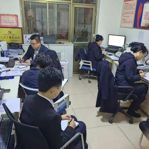 静乐支行班后召开周例会