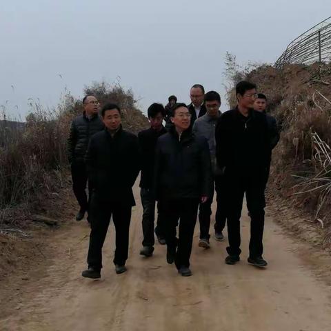 冬季大走访———市财政局局长冯奇海到南泥湾镇陈子沟村走访贫困户