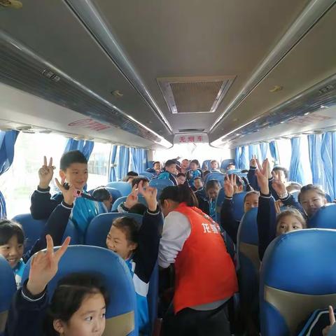 云峰台上    风景独好                                    四（13）班秋季实践活动