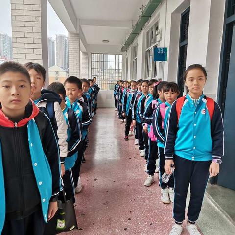 行走在深秋的田野上